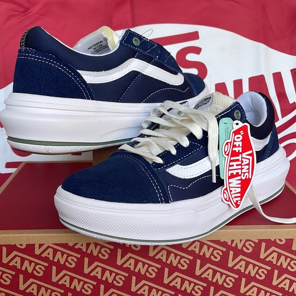 Vans Old Skool Over
Pop Color Dress Blues
VNOA7Q5ELKZ
WMNS platforms - sneakers - Picture 9 of 16